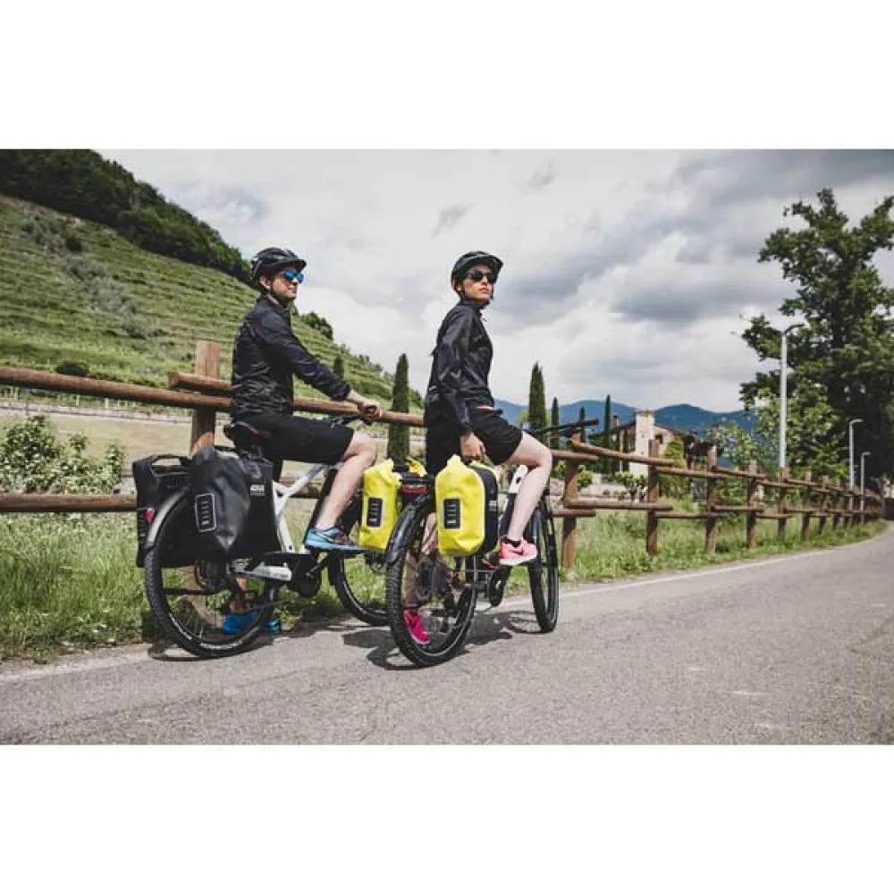 Givi Wanderlust 40L Bag 2 Givi Wanderlust 40L Bag - Image 2